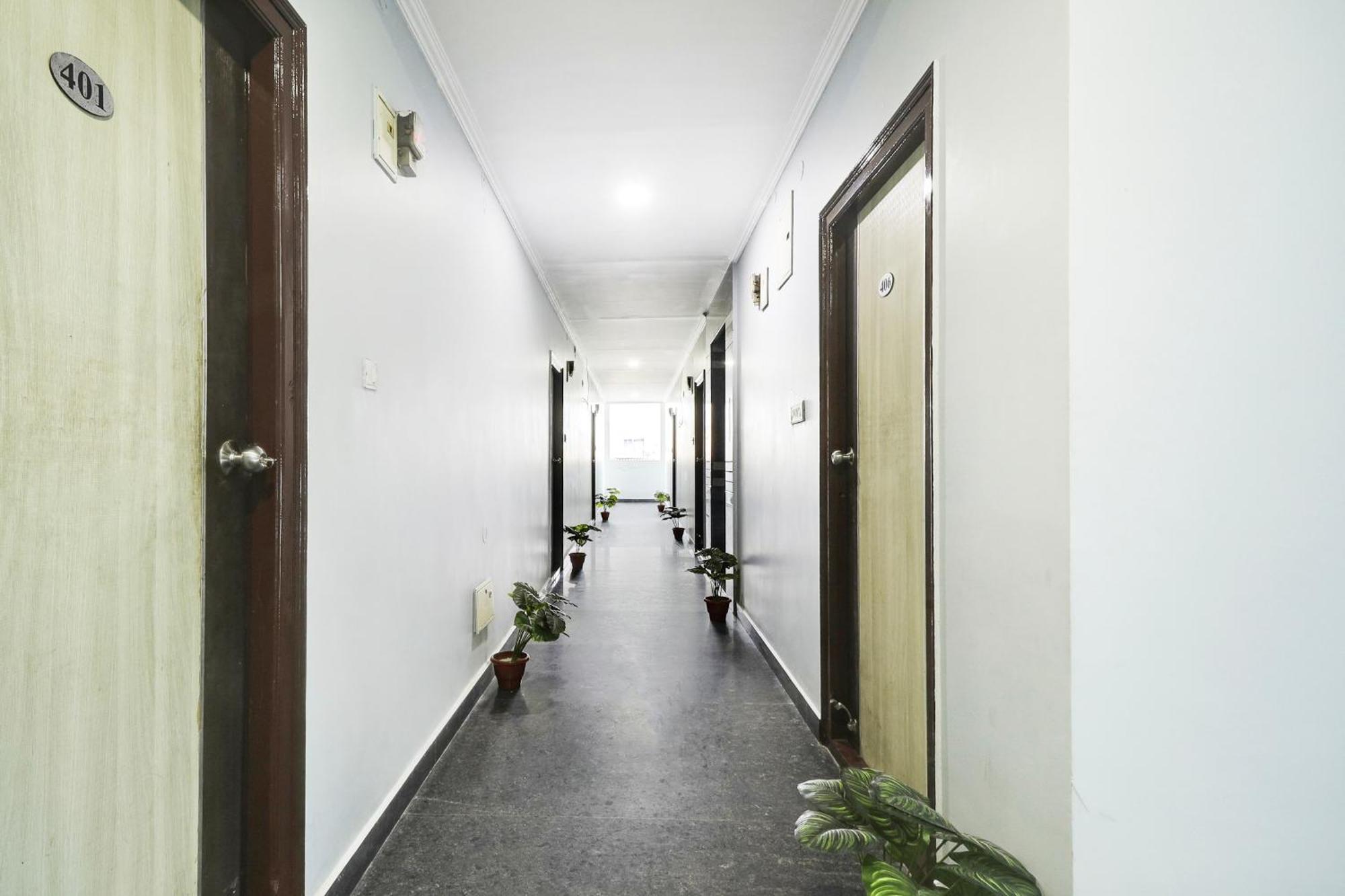 Super Townhouse De Alphabet Hotel Kukatpally Nexus Mall 海得拉巴 外观 照片